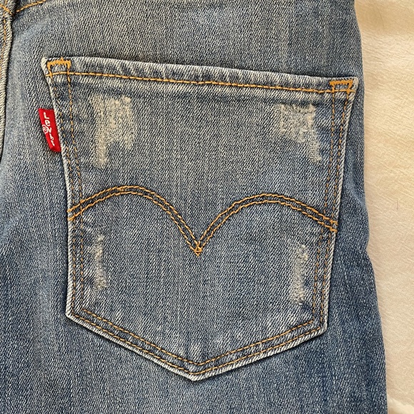 Levi’s High Waisted Flared Leg Jeans - Picture 11 of 16